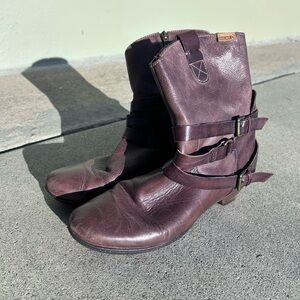 Vintage brown leather boots with straps